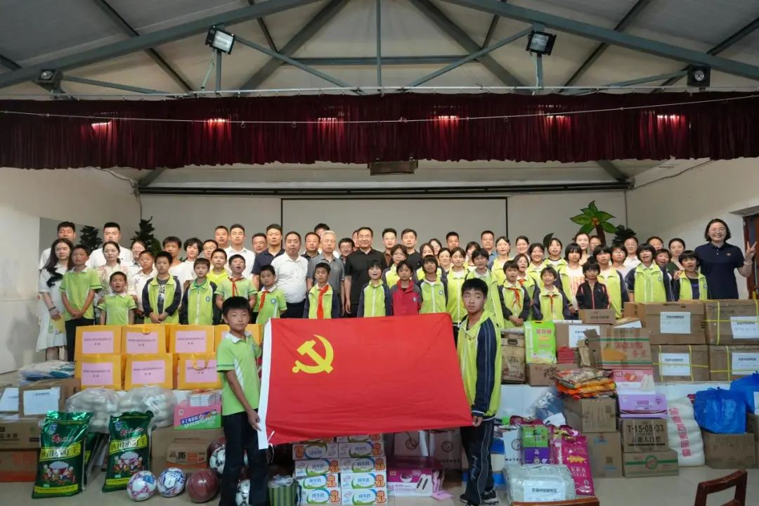 党旗映童心，双节送温情 | 博物馆党支部情暖太阳村公益行
